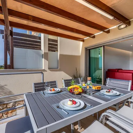 Nyaraló Colina View By Interhome Patroves